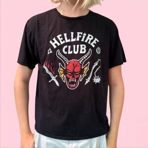 Stranger Things Hellfire Club T-Shirt - Dungeons & Dragons, Netflix Series (L)